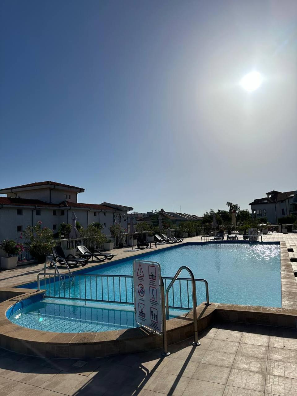 2 Bedroom Apartment Sveti Vlas With 2 Balconies And Sea Views Buitenkant foto